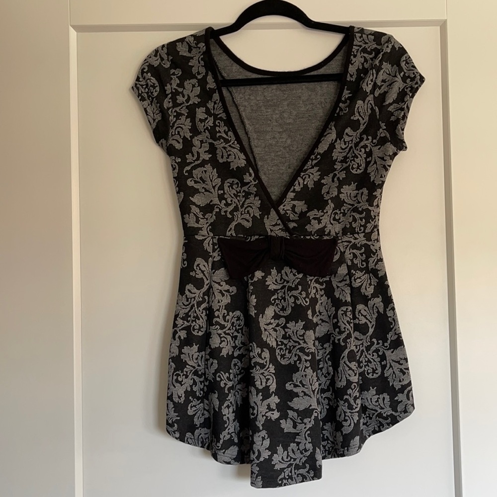 Monteau Black and grey floral top